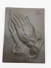 Reliefbild betende Hände