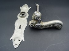 große alte Haustür Türklinke Tor Türdrücker antik Eisen Schloßtür