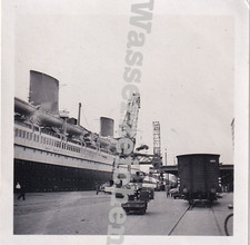 Foto Dampfschiff und Eisenbahnwagen, Bremerhaven 1938 (BW1369)