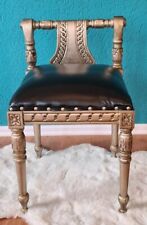 HOCKER MIT LEHNE SCHEMEL FUSSBANK HOLZ SILBER POLSTER SCHWARZ STUHL ANTIK-STIL 