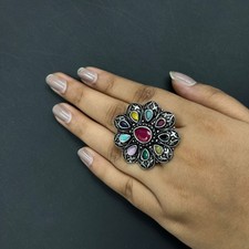 Ringe aus oxidiertem Stein