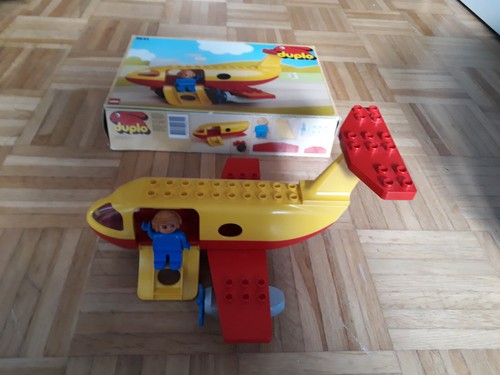 Duplo flugzeug mit karton - duplo,