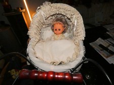 Puppenwagen mit Puppe auf nostalgie gemachtgebraucht aber top Zustand