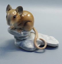 Goebel Figur Feldmaus auf einem Felsen Modell 016 ohne Beschädigungen