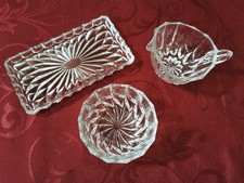 Antik Zuckerschale & Milchkännchen auf Tablett Kristallglas Glas gerippt Rippen