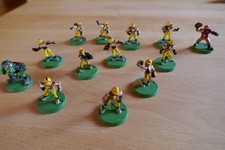 Blood Bowl Damenteam, bemalt in Gelb-Dunkelgrün (Packers), 12 Figuren, Zinn