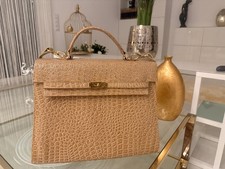 RICARDA M. Tasche -