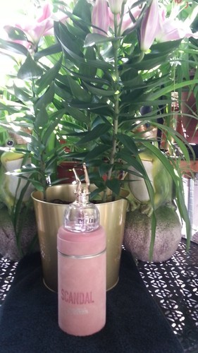 Leerer parfum flakon mit - parfum,