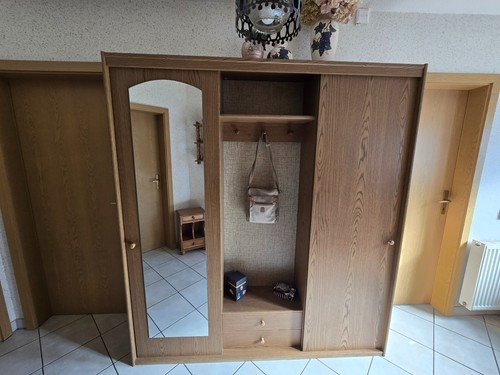 Gaderobenschrank mit