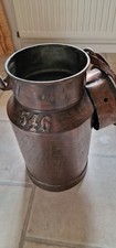 Alte Milchkanne in Kupferkanne