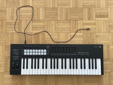Novation Launchkey 49 MK3 MIDI-Controller, Schwarz