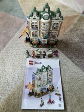 LEGO Friends Emmas Kunstschule 41711 - Spielzeug für Kinder, 8+ Jahre