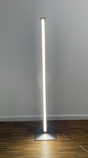 Moderne LED-Stehleuchte
