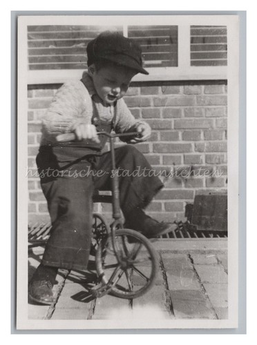 Junge auf dreirad - 1949,
