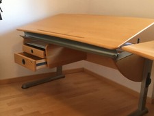 Schreibtisch
