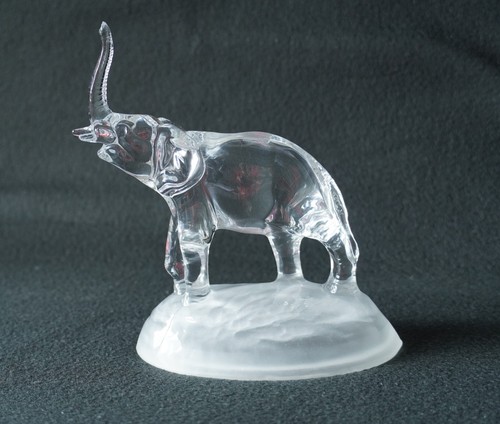 Figur elefant auf sockel glas - figur,