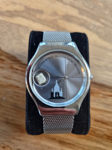 Sonderedition uhr wiederaufbau - uhr,