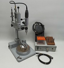 Kavo Fräsgerät Typ 990 mit Tischsteuerung, Modelltisch und einigen Fräsen