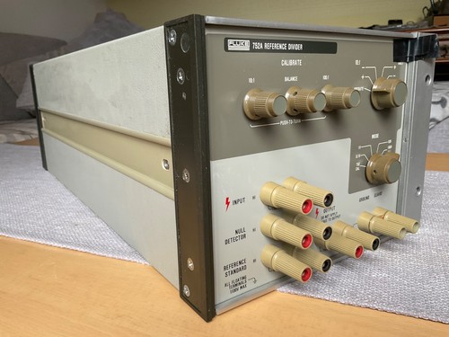 Fluke 752a reference divider - fluke,