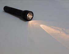 MAGLITE Taschenlampe mit Ersatzleuchtmittel (ohne Batterien) 2D Krypton, 252114