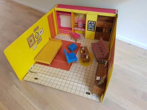 1962 barbie dream house - barbie's, gut