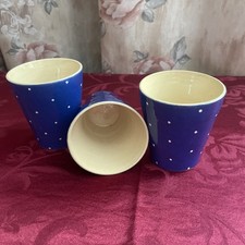 Drei Keramikbecher Blau mit weißen Punkten eventuell Bürgel