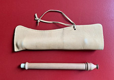 Gessner Bleistift-Halter inkl. Mine, Kirschholz, Ledertasche von Cleo Skribent