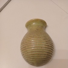 Wandvase aus Ton grün
