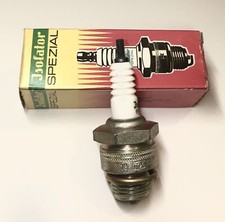 Isolator  T-18 Zündkerze  Spark Plug candela di accensione pass. für Trabant