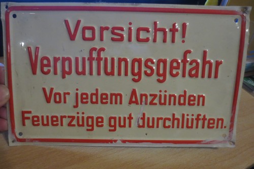 Altes blechschild vorsicht - blechschild,