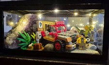 LEGO Jurassic World: Hinterhalt des Dilophosaurus (76958) Diorama mit Vitrine