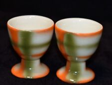 2x alte Eierbecher auf Fuß Spritzdekor