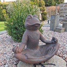 Steinfigur Meditierender Yoga-Frosch Vogeltränke Insektentränke  Steinguss 15 kg