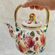 Emaille-Teekanne mit