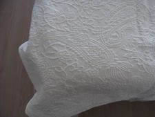 Tagesdecke weiß mit Muster