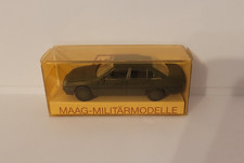 Modellautos 1:87 Opel Omega A Limousine Militärausführung in OVP von Maag, oliv