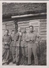 Foto, Wk2, Estland, Narwa Front 1942, Soldaten mit "Wolchow - Stab" XT55124