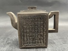 Eckige ZiSha Ton Teekanne mit Bodenmarke und chin.Schriftzeichen verziert-China