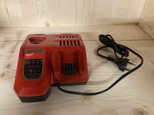 Milwaukee Ladegerät M12 -