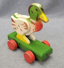DDR Nachziehspielzeug Wackel-Ente, buntes Holz Spritzdekor, kein Kinderspielzeug