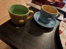 Zwei Espressotassen ,eine Untertasse