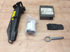 Audi Q7 4L Bordwerkzeug Pannenset 4L0011031 4L0112619 4L0012615 7L0860321A