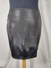 SCHWARZER KURZER ROCK MIT SCHLITZ VORNE,  BLEISTIFTROCK  MINIROCK, PVC, GR. 34