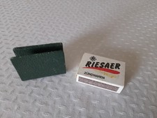 Streichholzschachtelhalter 50er Jahre in der Farbe grün - überzogenes Metall