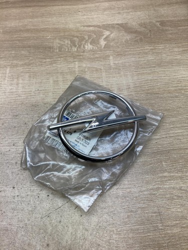 9196806 manufacturer badge - manufacturer,