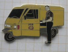 ZUSTELLER MIT PIAGGIO / PTT / POST / SCHWEIZ ................... Auto-Pin (152e)