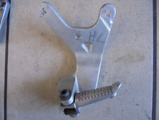 17 Suzuki GSXR 750 W GR7BB Fußrastenhalter hinten Links + Fußraste Sozius Raste