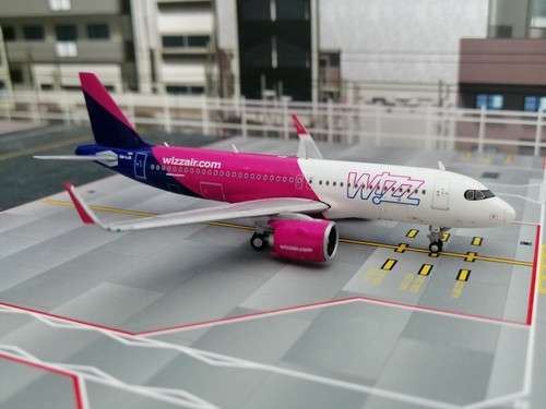 Wizz air airbus a320neo lja - wizz,