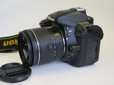 Nikon D5300 DSLR Kamera Kit mit Nikkor AF-P 18-55 VR Objektiv