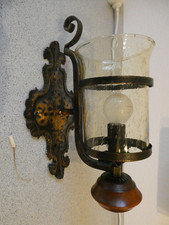 Schöne alte Wandlampe mit